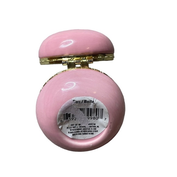 pink macaron-shaped box is perfect for storing all your precious jewelry - Picture 5 of 5